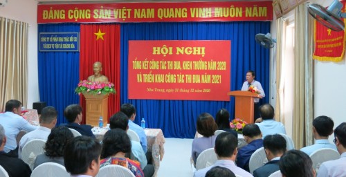 Giám đốc bến xe Ninh Hòa - đại diện đơn vị Tổ Lao động xuất sắc tham luận tại Hội nghị
