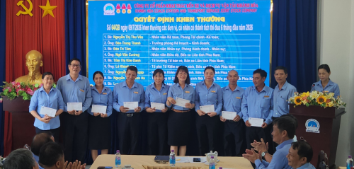 Biểu dương khen thưởng 19 cá nhân có thành tích trong đợt thi đua 06 tháng đầu năm 2026