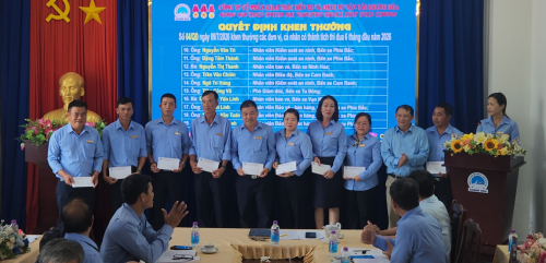 Biểu dương khen thưởng 19 cá nhân có thành tích trong đợt thi đua 06 tháng đầu năm 2026